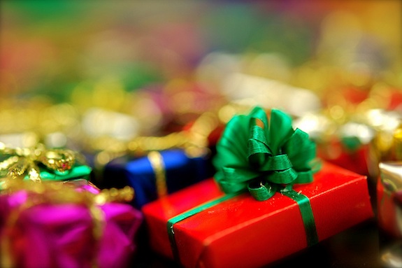 Quiz: What Holiday Gift Should You Give? - College Fashion