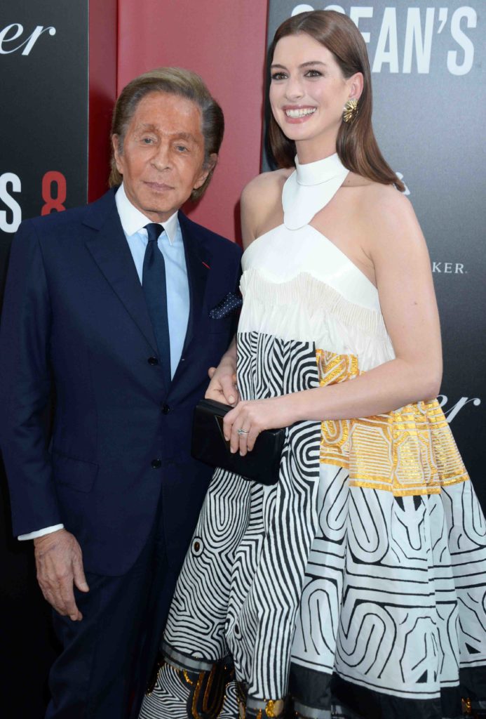 lokalisere Forhøre Pogo stick spring Know Your Fashion Designers: 10 Facts About Valentino - College Fashion