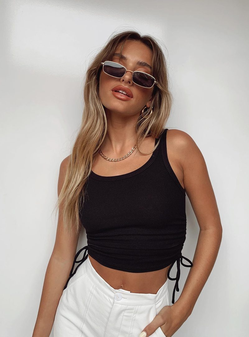 How To Wear A Crop Top 4 On Trend Outfits You ll Love 