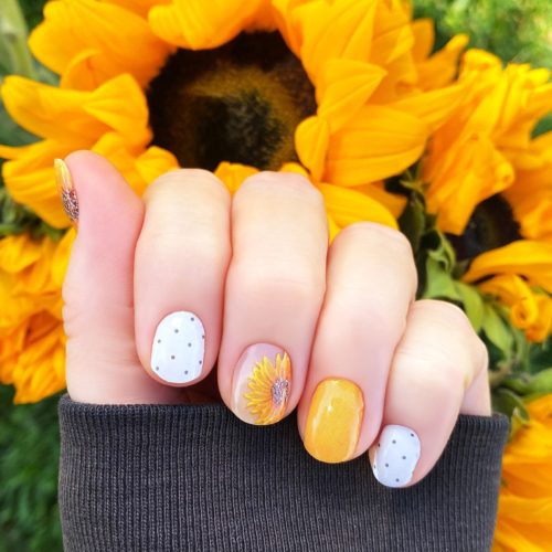 Sunflower nails