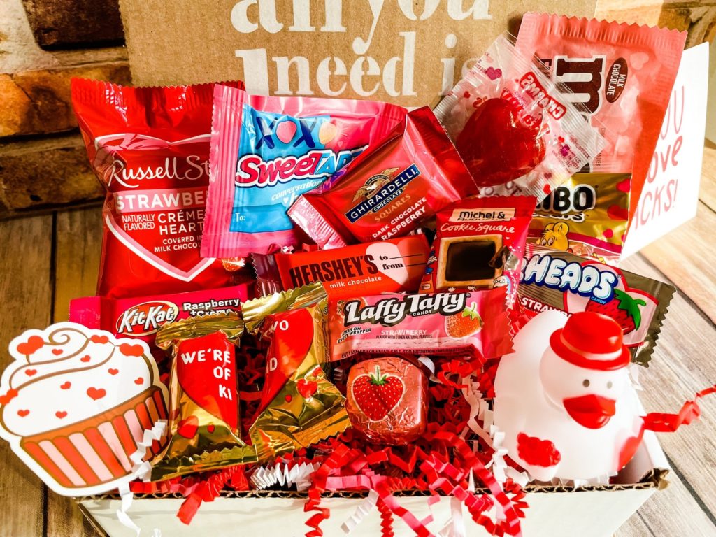 10 Creative Care Package Ideas for Family and Friends - College Fashion