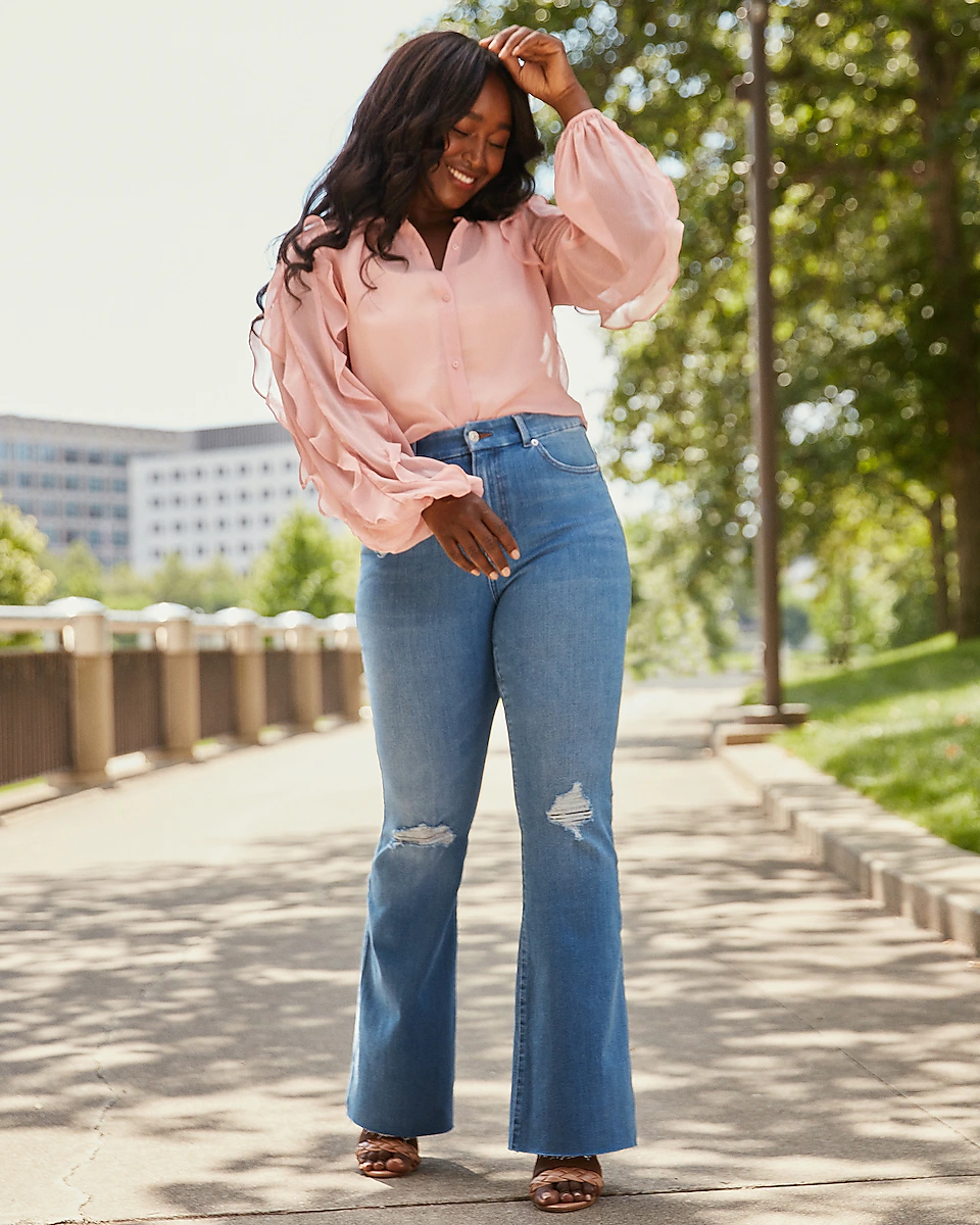 The Best Flare Jeans Outfit Ideas You'll Obsess Over