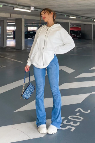 VVSBARBS ⭐️  Bell bottom jeans outfit, Flare jeans outfit, Comfy jeans  outfit