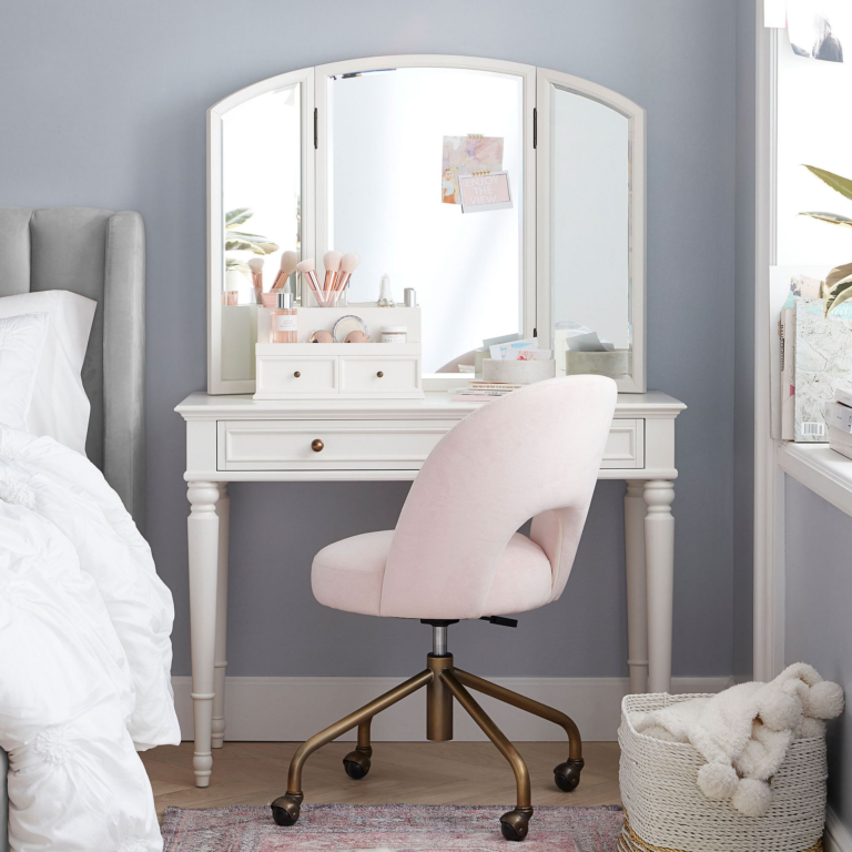 13 Best Bedroom Makeup Vanity Ideas You Need To Try in 2024
