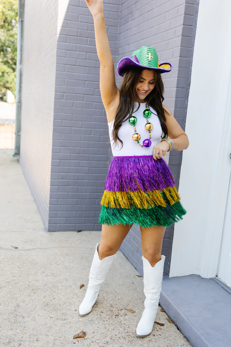 30 Cute & Stylish Mardi Gras Outfits for 2023 College Fashion