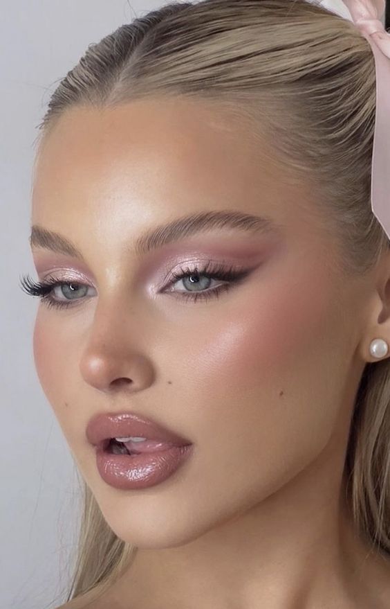 18 Stunning Prom Makeup Ideas to Have You Feeling Your Most Beautiful